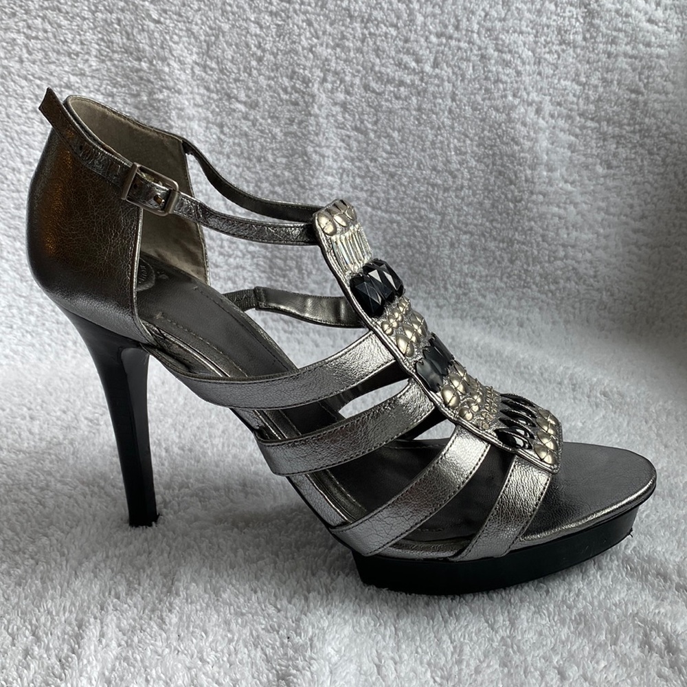 BCBG Generation silver platform heels. Size 9.5